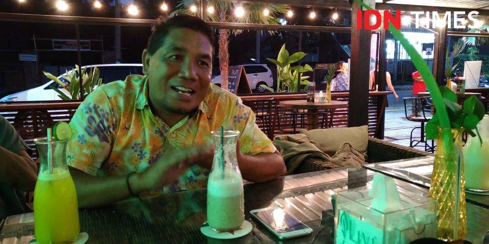 Pemandu wisata / Tour guide di Lombok bernama Bobby | (IDN Times / Shemi)