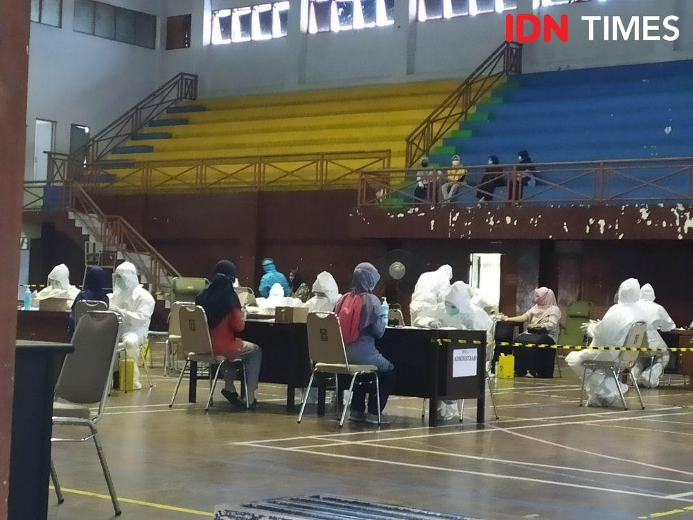 70 Orang Reaktif Klaster Indogrosir Jalani Karantina di Asrama Haji