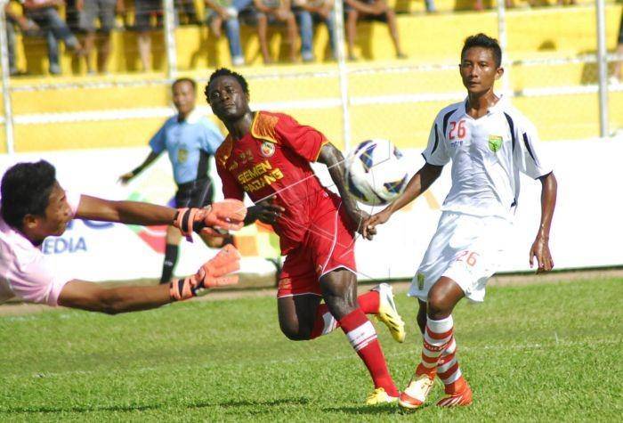 Edrwar Junior Wilson, sempat membela Semen Padang. ( FOTO ANTARA/Maril Gafur/ss/mes/13).