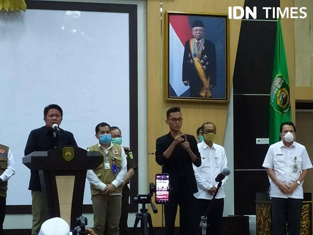 Konferensi Pers penetapan PSBB Palembang (IDN Times/Feny Maulia Agustin)