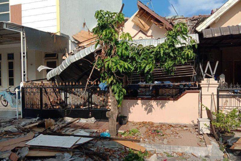 Ilustrasi/Ledakan keras terjadi di sebuah rumah yang terletak di Jalan Jambu Nomor 82, Komplek Cemara Asri, Kecamatan Percut Sei Tuan, Kabupaten Deli Serdang, Sumatera Utara, Rabu (13/5) petang. Kondisi rumah porak poranda akibat kerasnya ledakan. (IDN Times/HO)