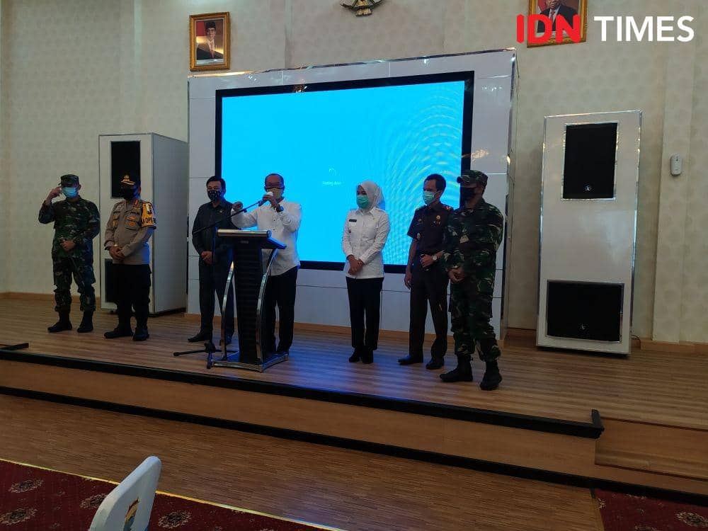 Rapat PSBB Palembang di Rumah Dinas Wali Kota Palembang, Harnojoyo (IDN Times/Feny Maulia Agustin)