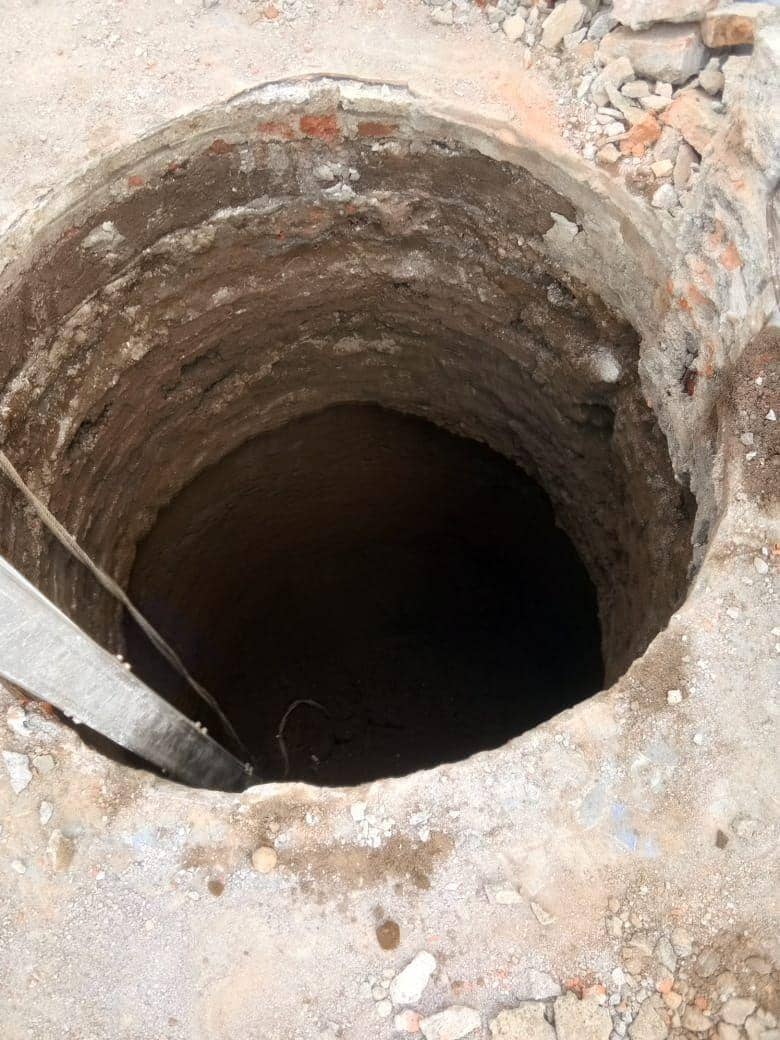 Korban dievakuasi dalam kondisi meninggal dunia di dalam sumur (Dok.IDN Times/Basarnas Bali)