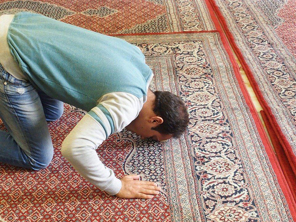 Niat Sholat Subuh, Lengkap dengan Bacaan Latin dan Tata Caranya