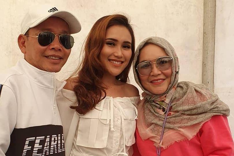 Bak Masih Pacaran, 10 Potret Mesra Ayah Rojak dan Umi Kalsum