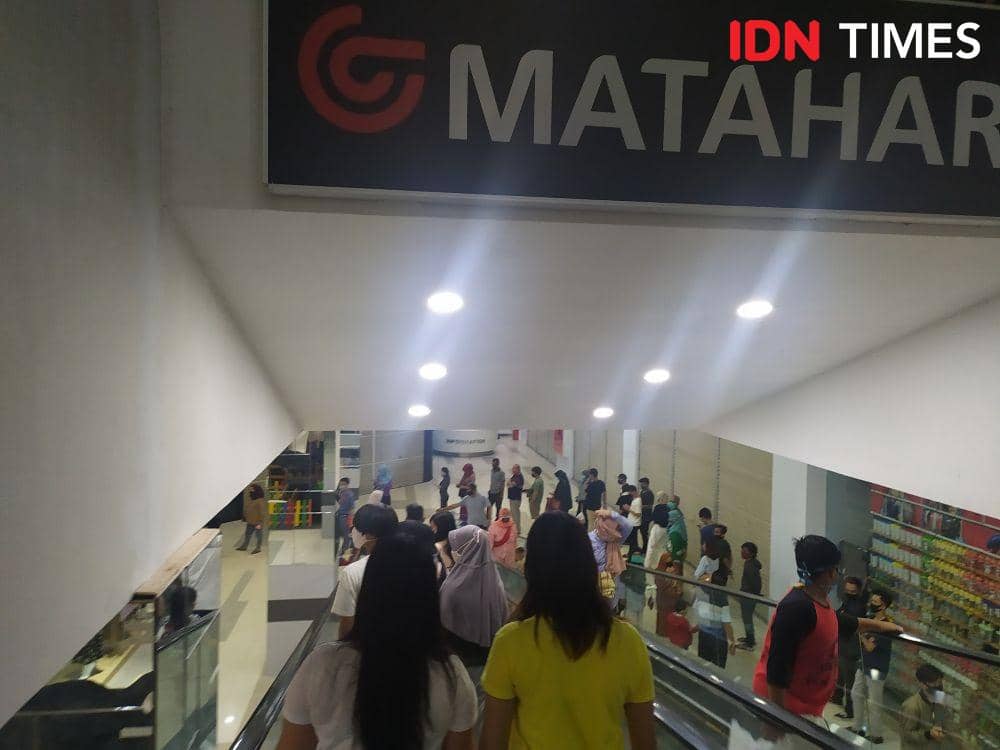12 Potret Mal Palembang Sepekan Jelang Lebaran, Masuk Pun Bergiliran