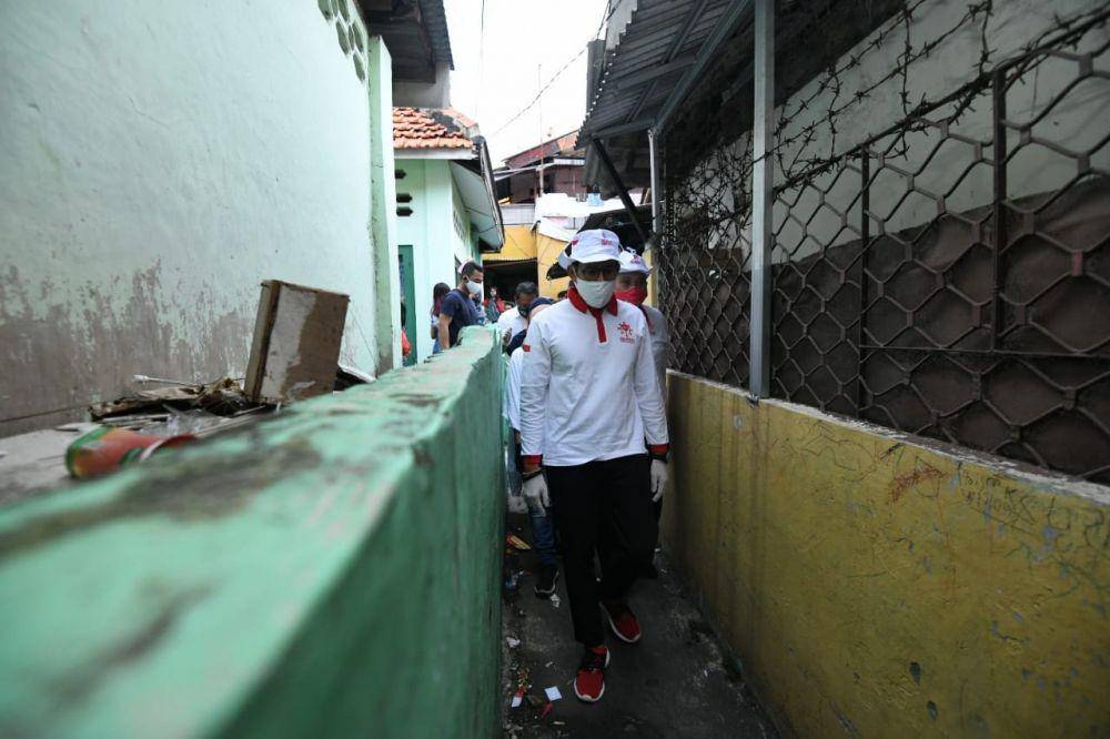 GKC Jokowi dan Sandiaga Bagi Sembako ke Pedagang Mie Ayam dan Manusia Gerobak di Jaksel (Dok. Istimewa)