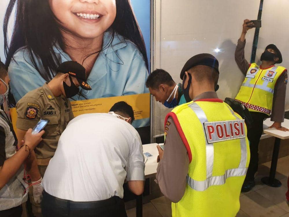 Ilustrasi patroli skala besar yang menyasar sejumlah restoran cepat saji di Surabaya. Dok. Humas Polda Jatim