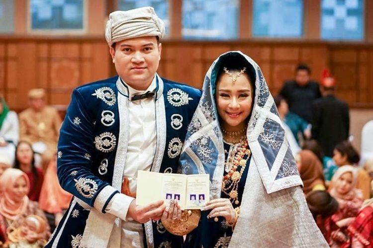7 Artis Cewek yang Jatuh ke Pelukan Cowok Minang, Jadi Panutan!