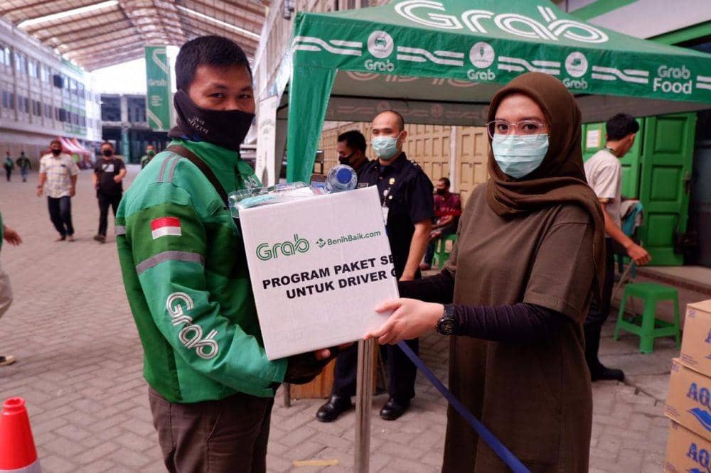 Grab Indonesia berbagi dengan driver dan tenaga medis di Medan (Dok. IDN Times)