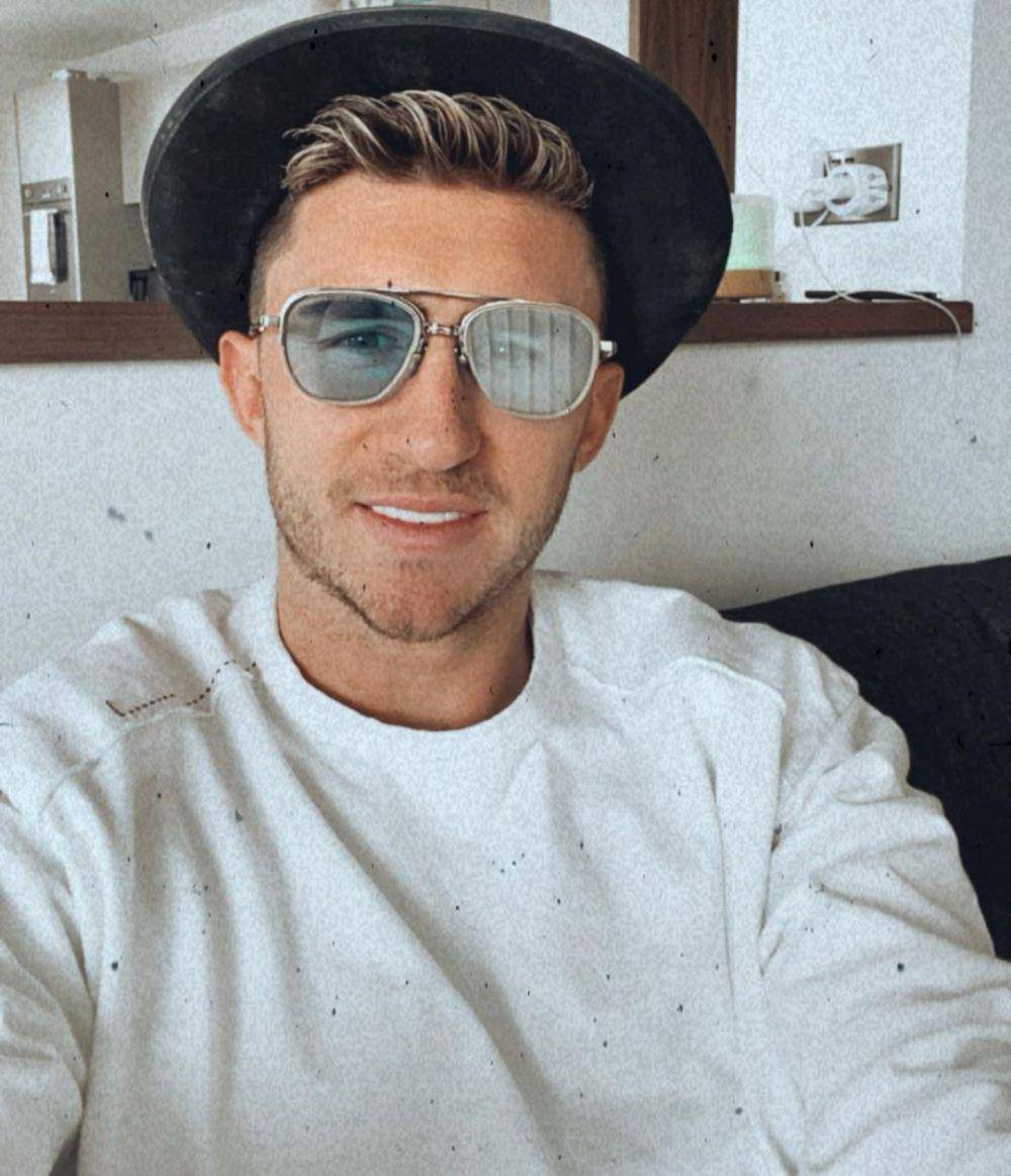 instagram.com/laporte