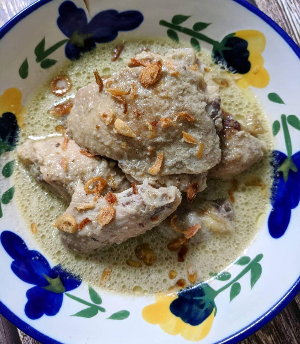 Resep Opor Ayam Putih, Masakan Wajib Saat Lebaran