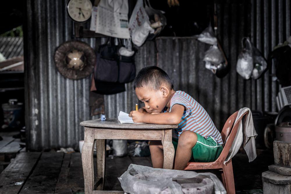 5 Potret Anak yang Nggak Seberuntung Dirimu, Tapi Masih Bisa Tersenyum