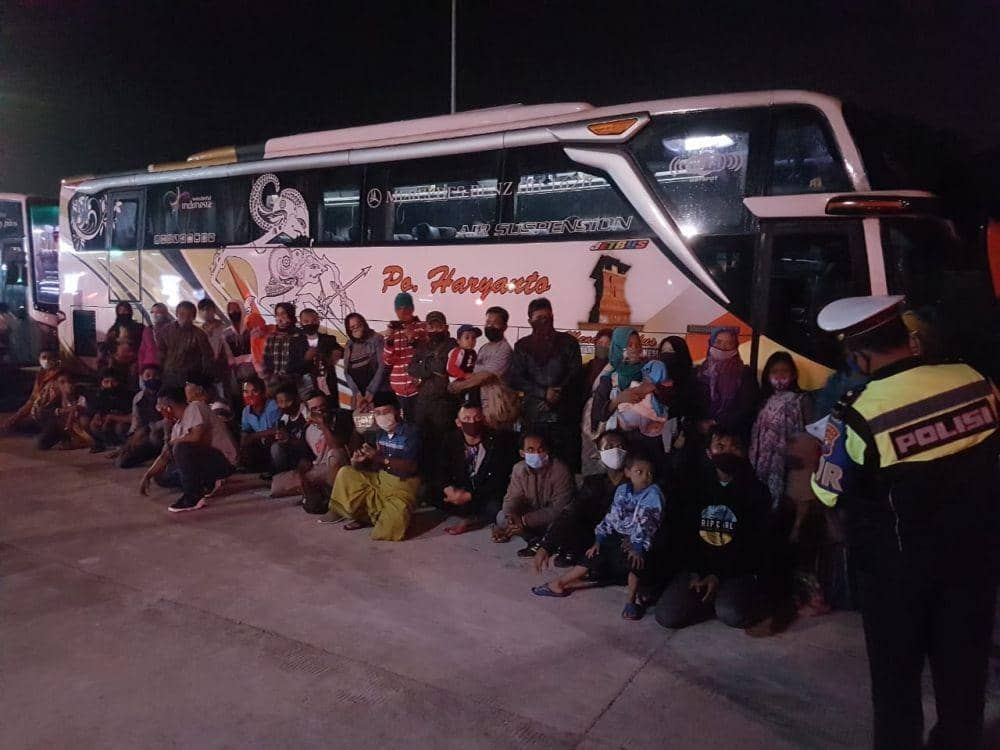 Hendak ke Bangkalan, Tiga Bus Berisi Pemudik Terjaring di Tol Sumo