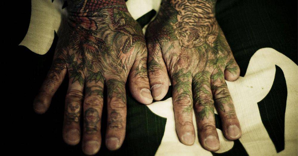 Potret seorang anggota Yakuza yang dipotong jari kelingkingnya (elitreades.com)