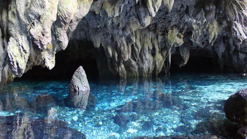 Pesona Misterius Gua Haji Mangku Tersembunyi di Pulau Maratua