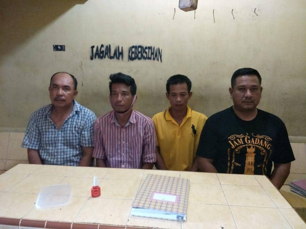 Ketua KNPI dua dari kiri dan tiga rekan dari OKP yang diamankan terkait dugaan pemerasan (IDN Times/ istimewa)