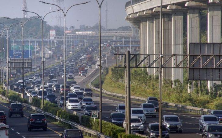Lalu Lintas Padat, Tol Jagorawi Arah Jakarta Diberlakukan Contraflow