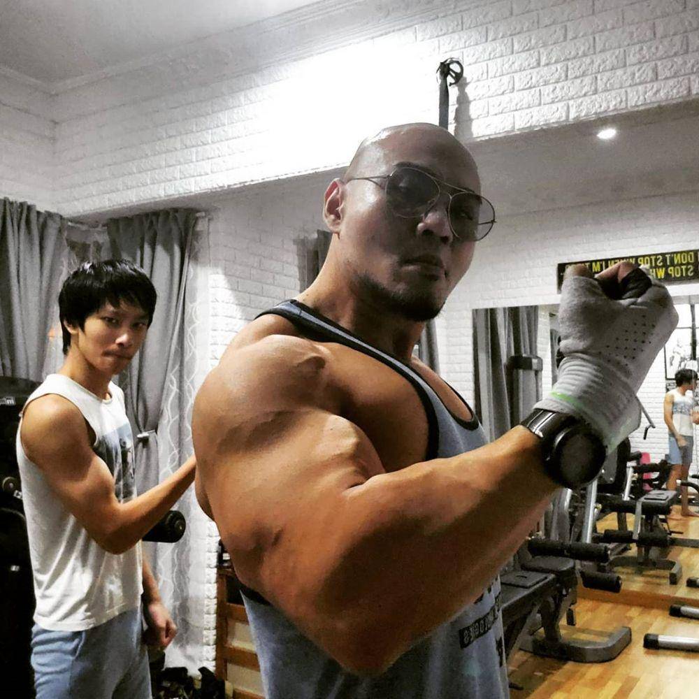 instagram.com/azkacorbuzier