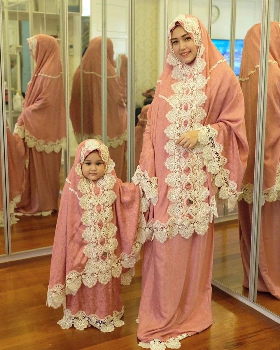 instagram.com/adeliapasha