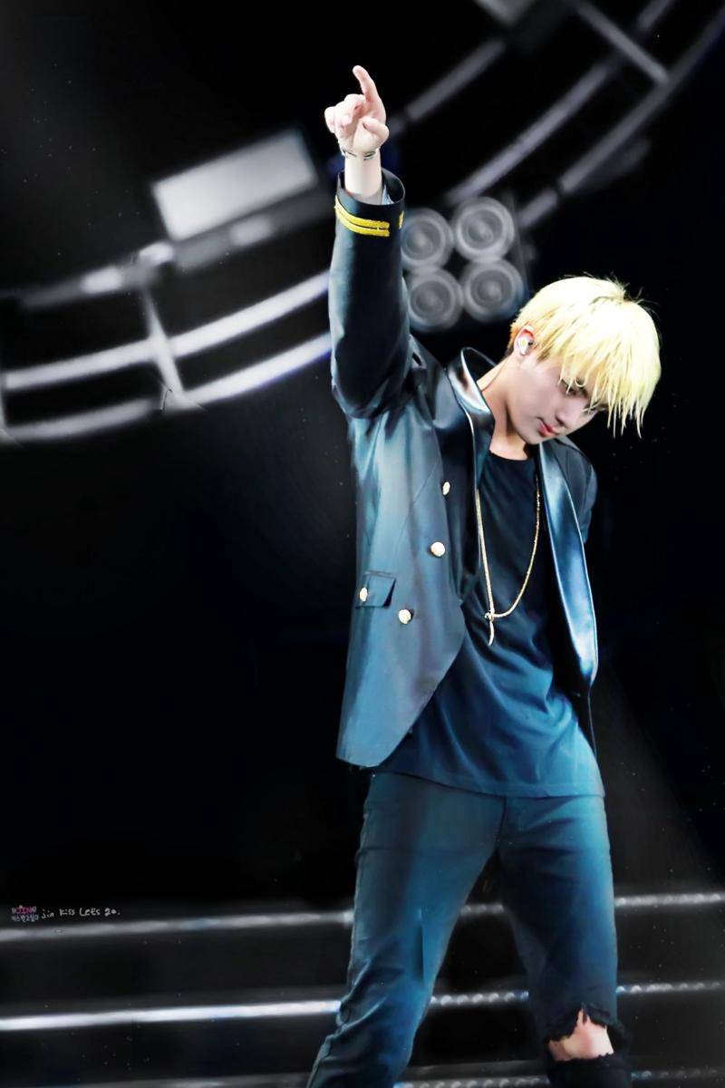 Twitter.com/jinKissLetsgo