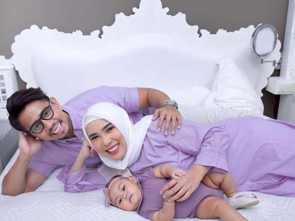 9 Potret Kompaknya Fitri Tropica dengan Baby Sada, Gemes Abis!