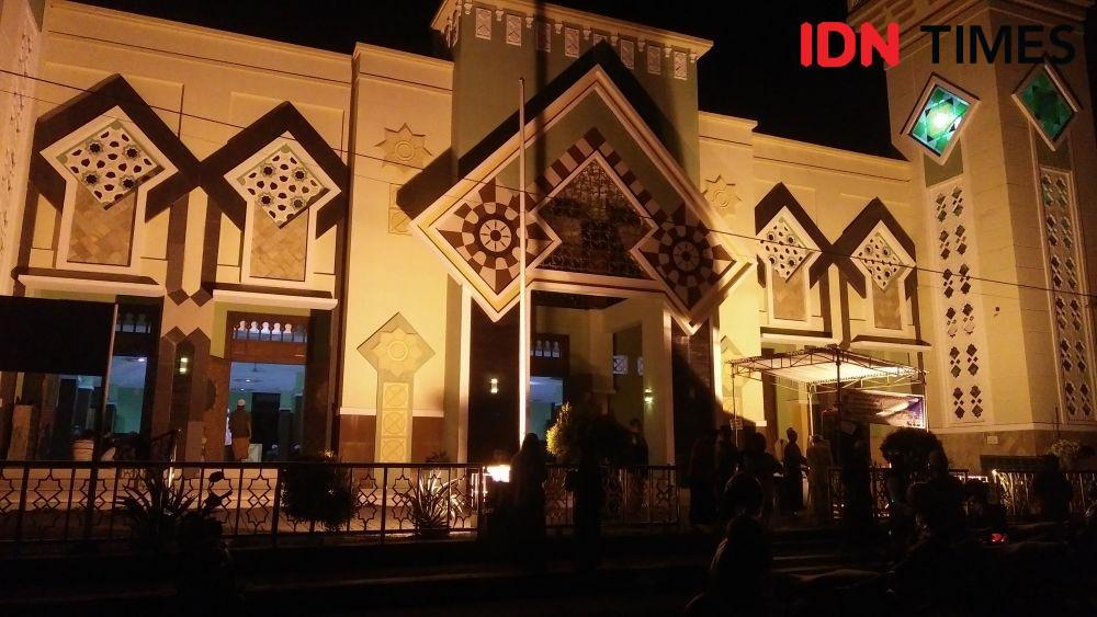 Isak Tangis Menyelimuti Salat Tasbih di Masjid Agung Kota Tegal