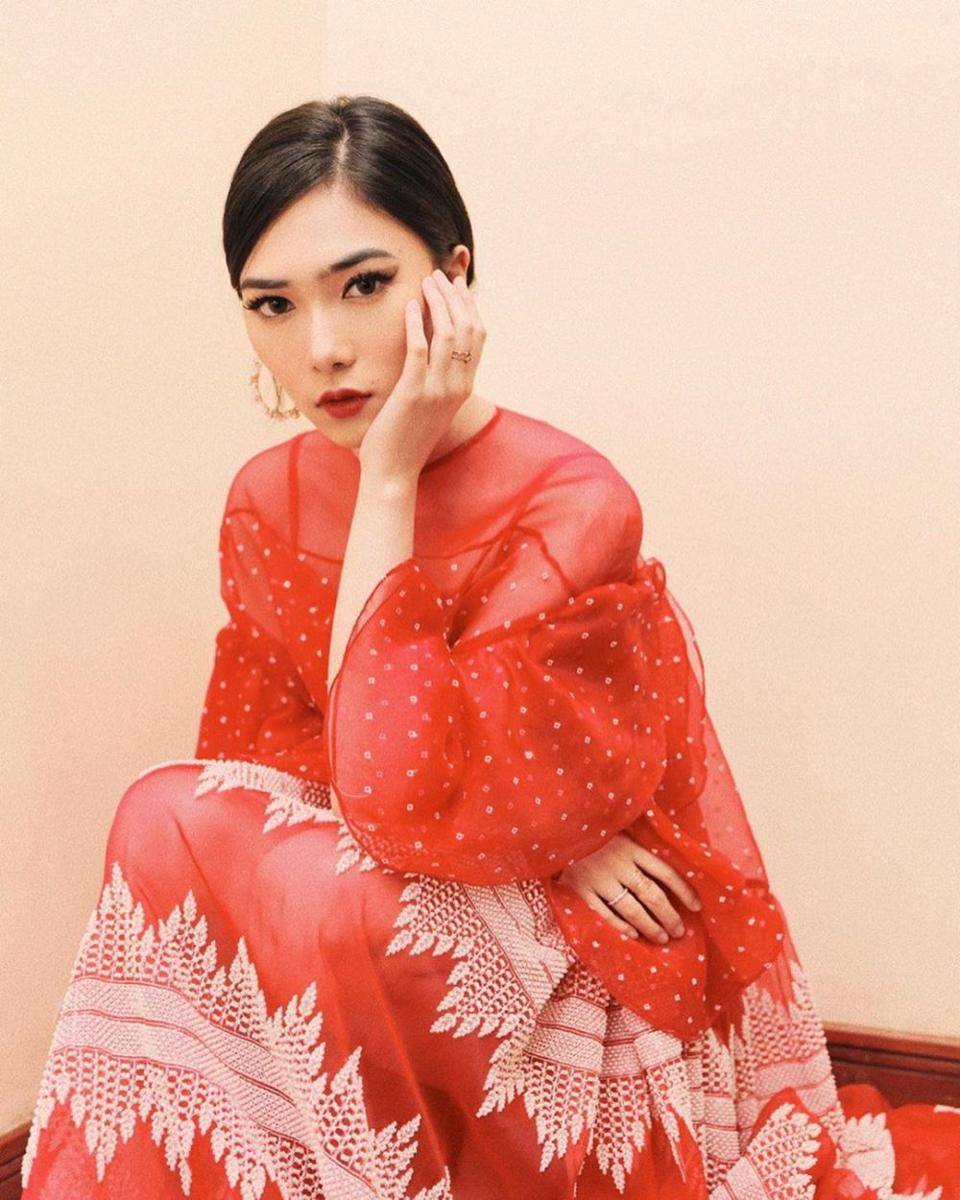 Instagram.com/isyanasarasvati