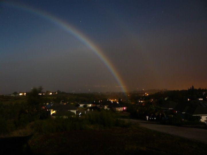 5 Fakta "Moonbows" si Pelangi Malam, Gak Kalah Ajaib dari Aurora!