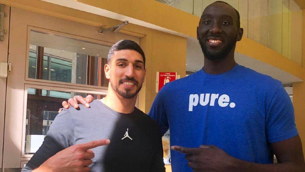 Pemain Boston Celtic, Enes Kanter (kiri) dan Tacko Fall (kanan). (foxsport.com.au).