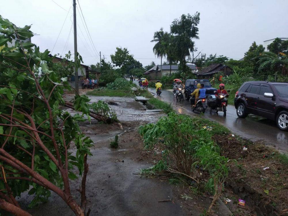 Angin puting beliung di Kabupaten Tulang Bawang. (Dok.BNPB)