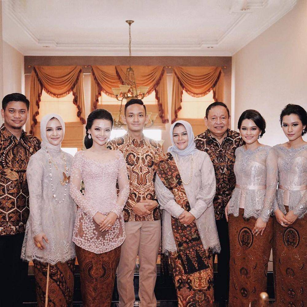 instagram.com/twindyrarasati/