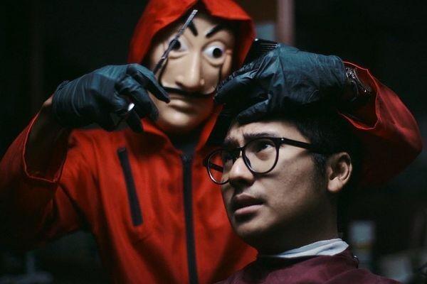 Cegah Corona,Tempat Potong Rambut di Jogja Pakai Kostum Serial Netflix