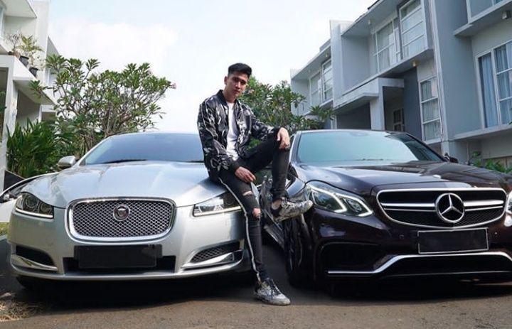 10 Potret Keren Verrel Bramasta & Athalla Pamer Mobil Mewah