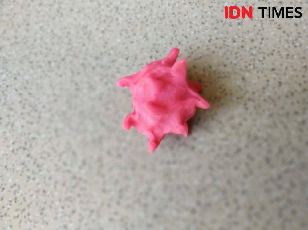 Ilustrasi virus corona (IDN Times/Rochmanudin)