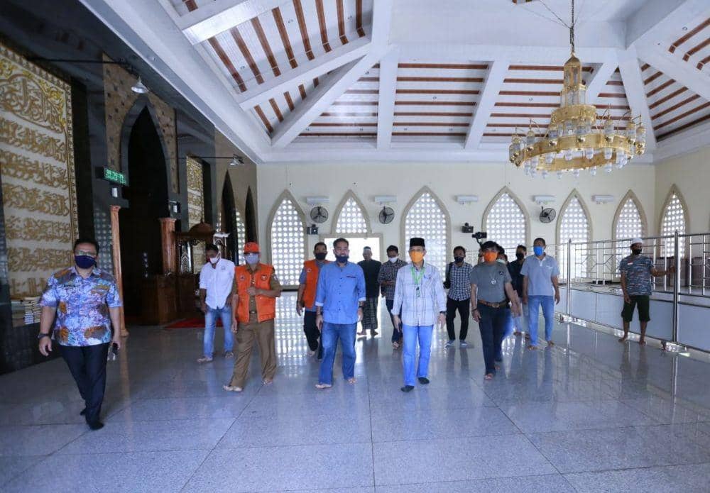 Pj Wali Kota Makassar Yusran Yusuf meninjau langsung masjid mengajukan menggelar salat Id. IDN Times/Pemkot Makassar