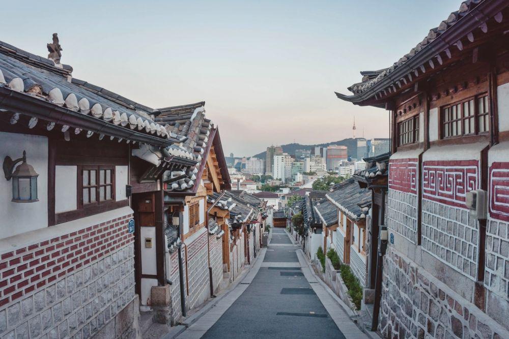 7 Potret Kece Bukchon Hanok Village, Kompleks Rumah Tradisional Korea