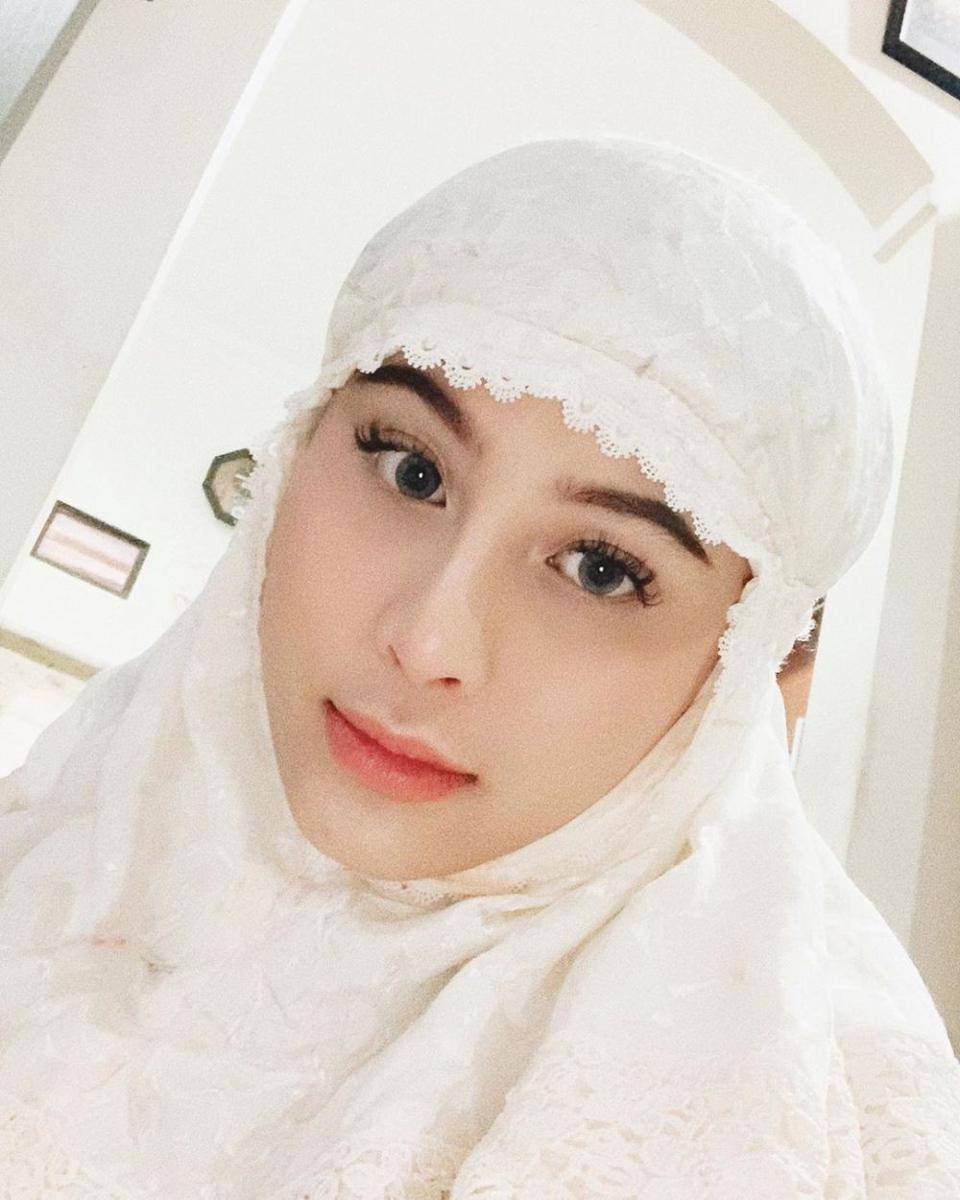 instagram.com/awkarin