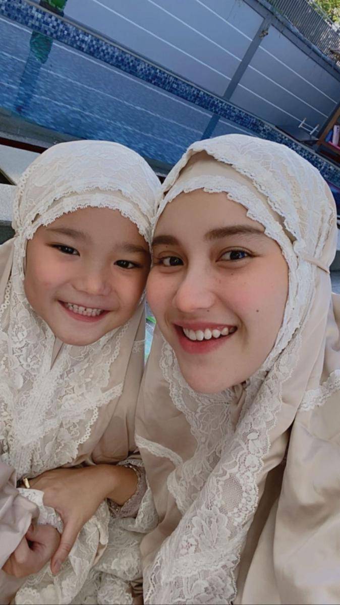 instagram.com/ayutingting92