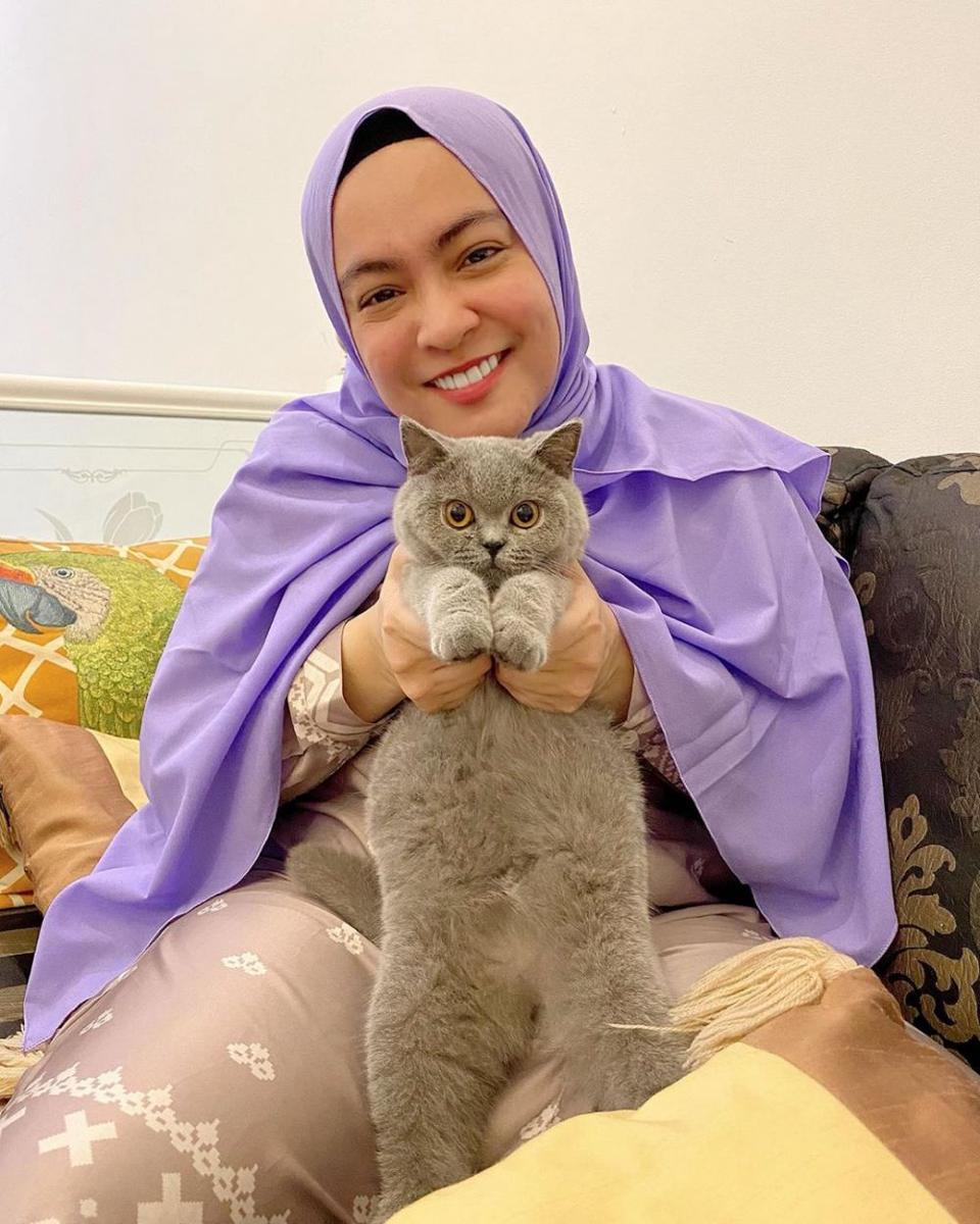 Makin Menawan di Usia 40 Tahun, 10 Potret Awet Muda Astrid Kuya