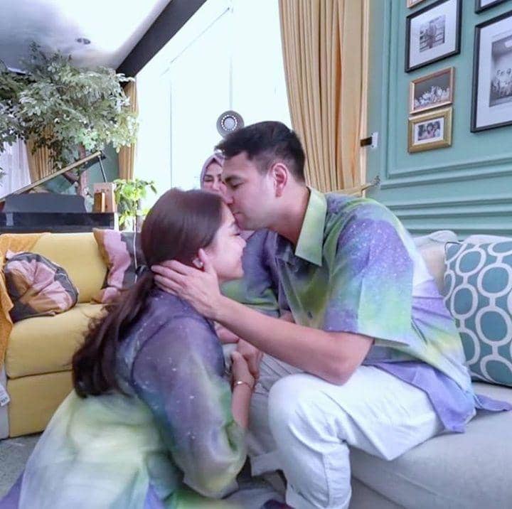 9 Momen Sungkeman Idulfitri ala Keluarga Rafi Ahmad, Terlihat Khidmat