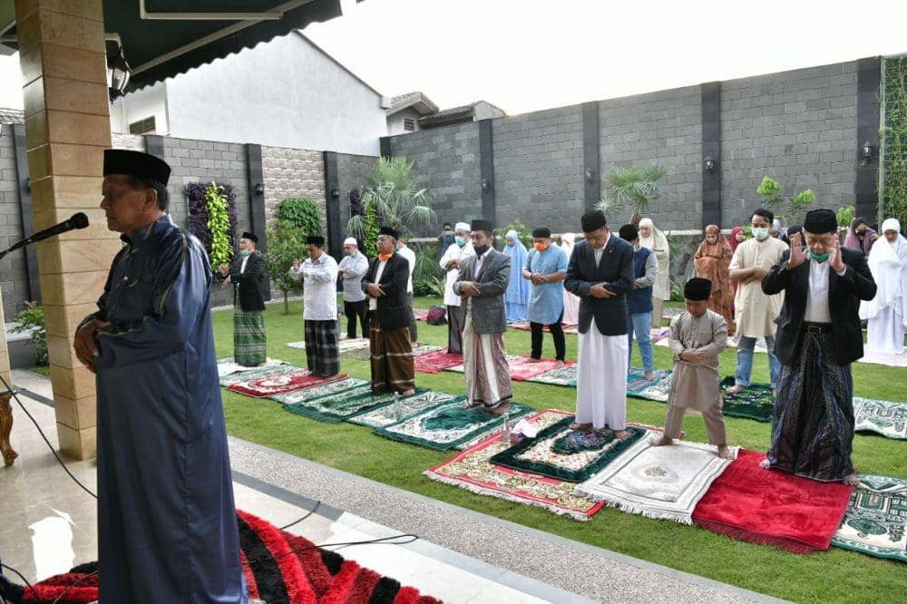 Suasana Salat Idulfitri Gubernur Sulsel di Kediaman Pribadi