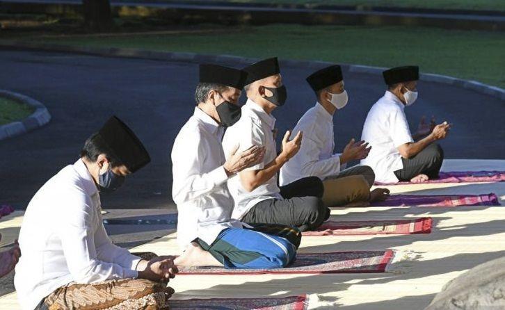 [FOTO] Jokowi Salat Idulfitri di Istana Bogor Tanpa Gibran-Kahiyang