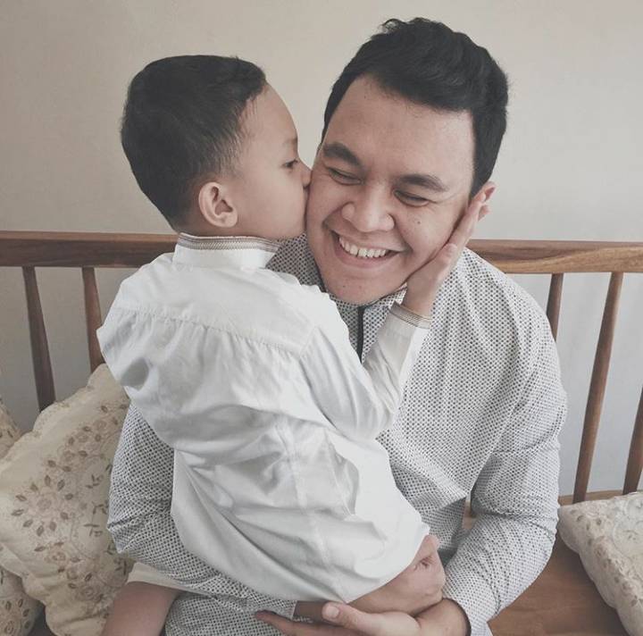 Tulus bersama sang keponakan. (instagram.com/tulusm)