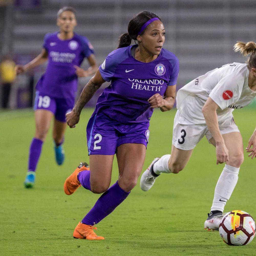 instagram.com/sydneyleroux