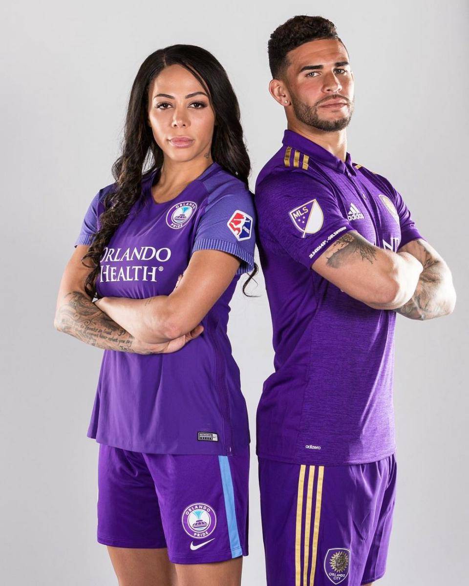 instagram.com/sydneyleroux