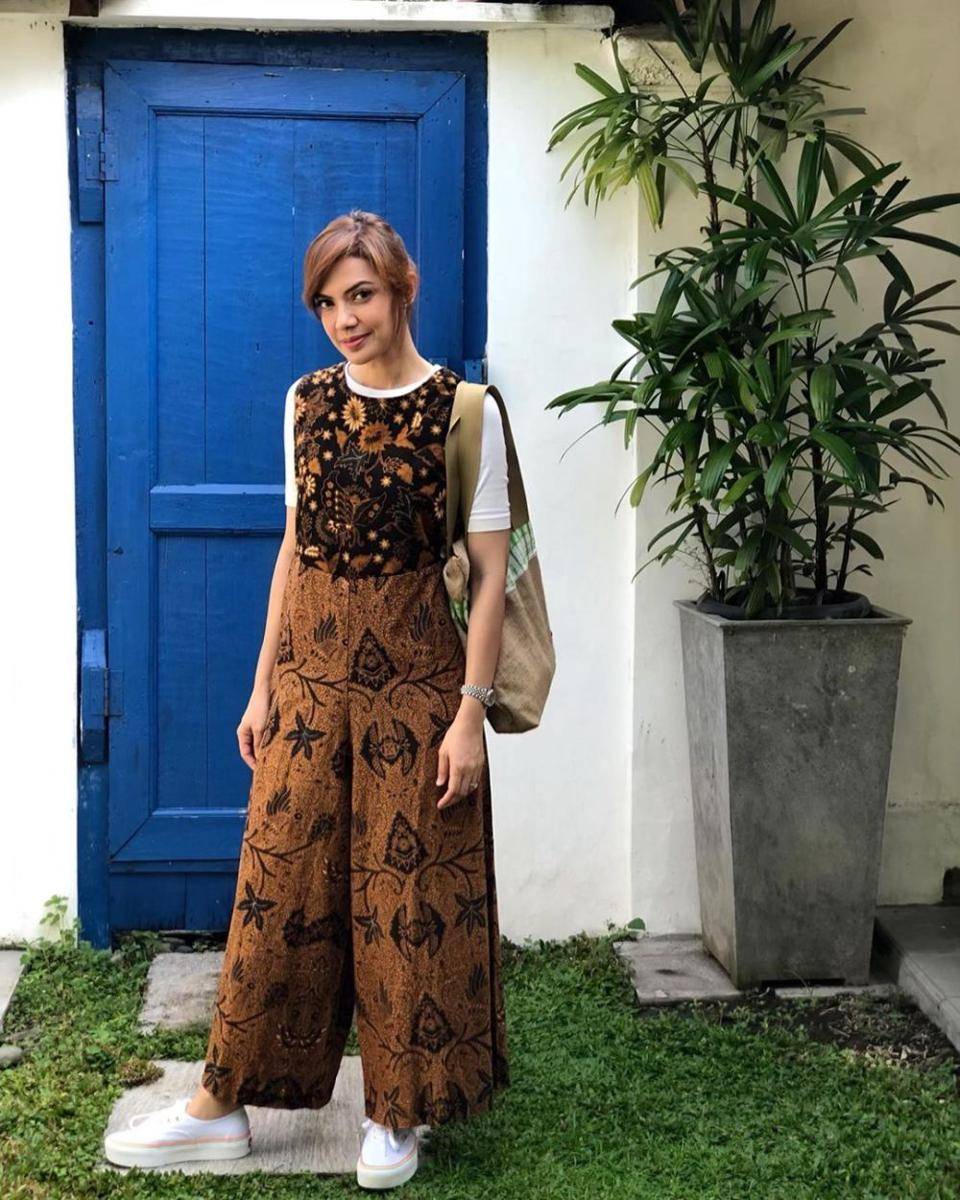 Batik Najwa Shihab (instagram.com/najwashihab)