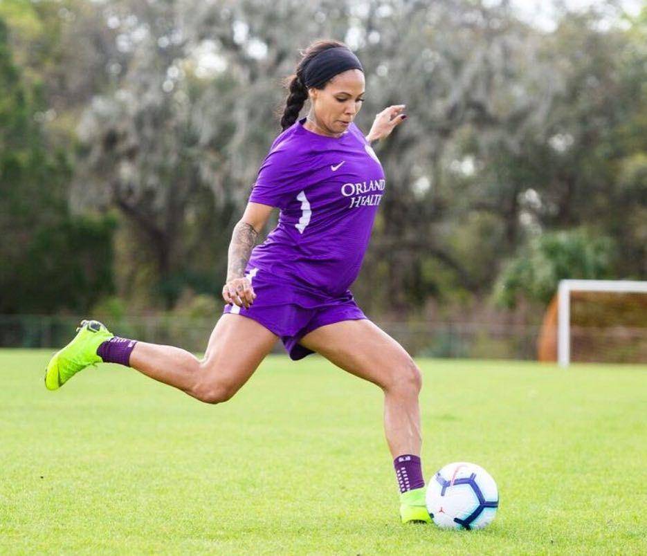 instagram.com/sydneyleroux