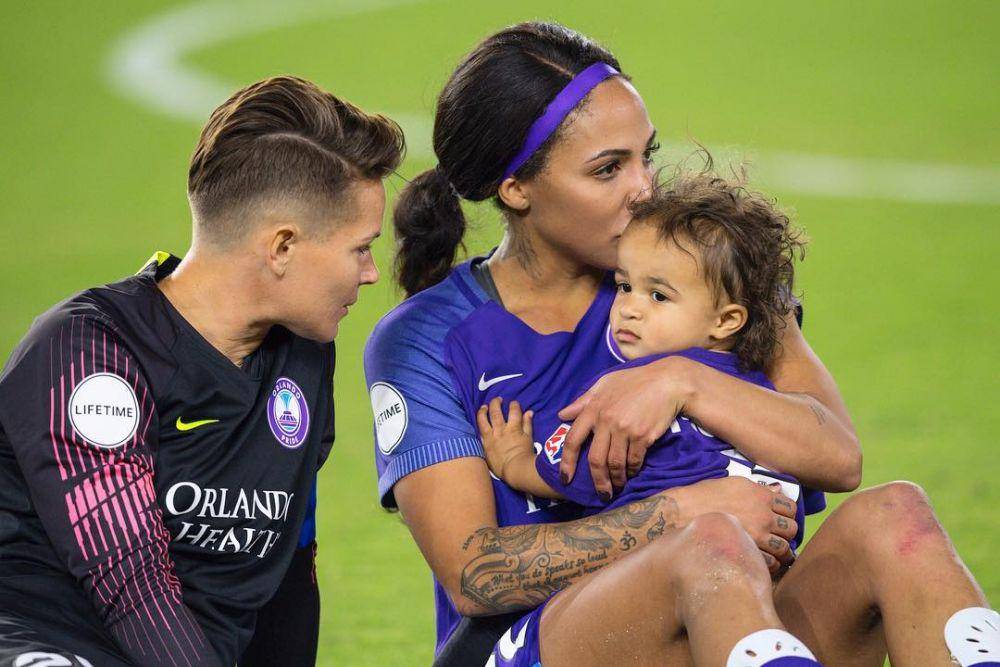 instagram.com/sydneyleroux