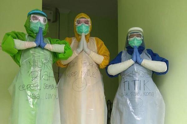 Tetap Bekerja, Nakes di Bantul Ucapkan Selamat Idulfitri Pakai APD